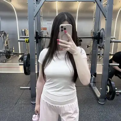 罗英